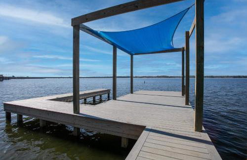 Lakefront House with Boat Dock, BBQ in Peaceful Flint - Foto 3