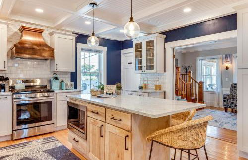 Hot Tub and Fireplace Coastal Getaway in Maine - Foto 12