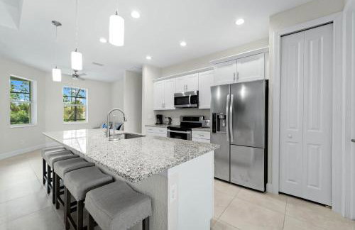 Modern Heated Pool Home Close To Downtown Shopping - Foto 9