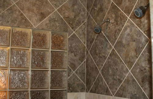 Romantic One-Bedroom Cabin with a Fireplace near Asheville, North Carolina - Foto 13