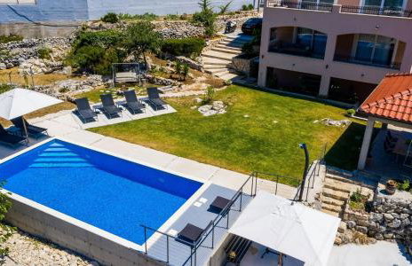 Villa Majkovica - 4 Bedroom Villa with Private Pool & En-Suite Bathrooms & Parking - Photo 71