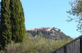 "La Colombe sous les Oliviers" Gîte jusqu'à 4 personnes - 75m2 - Sur Boooking - Rez de jardin Piscine Vue mer et lac - Foto 17