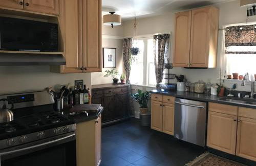 Beautiful Luxury Suite A & B of Shorewood Home - Foto 66