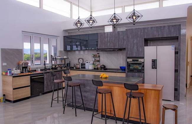 Lake Side Deluxe Villa - Photo 8