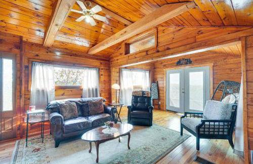 Cabin with Deck and Mountain Views Near Gatlinburg! - Foto 5