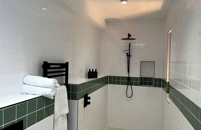 Design Led 1 bed in Cosmopolitan Queens Park - Foto 10