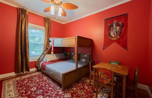 Wizard House + Hot Tub, Private Creek, Large Yard - Foto 7