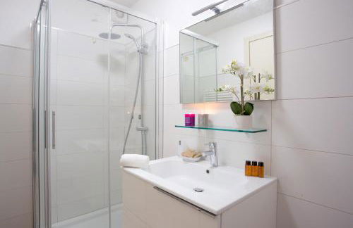 Sala Comacina Residence Apartment 5 - Sleeps up to 10 by Italian Apartments - Foto 30