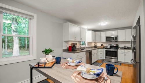 Relaxing Retreat just Minutes to Beach - Foto 3