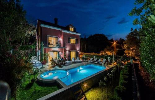 Beautiful Villa surrounded by Greenery with Swimming Pool - Photo 8