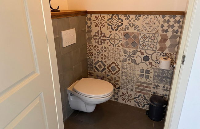 Lush Villa with Hot Tub, Private Fenced Garden in Hippolytushoef - Foto 11