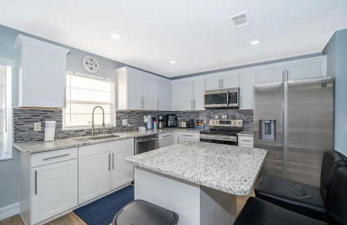 Private Paradise! Stunning south-facing pool home - Foto 15