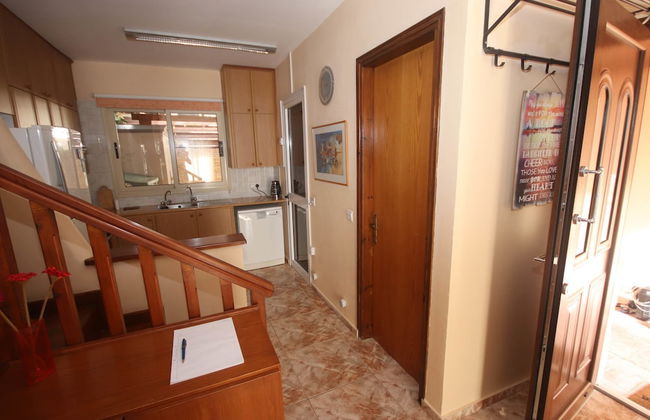 2 Bedroom House near Tombs of the Kings - Photo 23