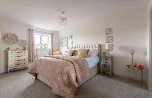 Luxurious 3 bedroom house now with FULL FIBRE INTERNET Shangri la in village of Alfrick with driveway parking for 3 cars in an area of outstanding natural beauty, superb walking,close to Worcester, Malvern showground, theatre, Malvern hills, dogs welcome - Photo 56