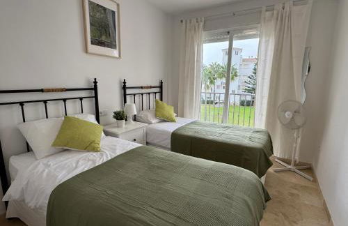 Casa Feliz - Stunning 2 bed Penthouse in Manilva with pool, sea and mountain views, close to the beach and facilities - Photo 22