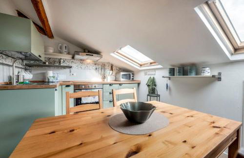 049 - Attico ELEGANTE, 10 minuti a piedi da MARE e SPIAGGIA - POSTO AUTO PRIVATO GRATIS - Foto 2