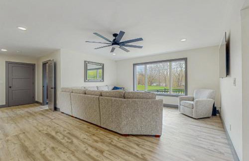 Outdoor Wonderland! Newly Built Home in Fort Ann - Foto 12