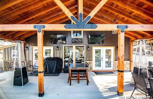 Lakefront w/ Private Dock, 2 Slips, Swim Mat, Firepit, & Covered Patio 44mm - Foto 42