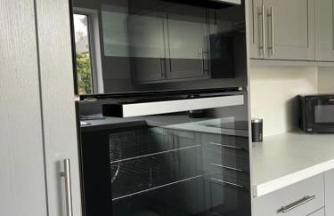 Five Bedroom Five Bathroom House - Dalkeith - Photo 13