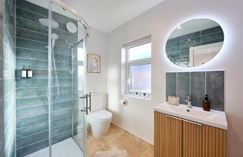 Stylish 4 bed home in Old Trafford next to MUFC - Foto 33