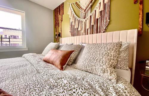 Easy PATH&Bus access- NYC| designer home + Deck. - Photo 19