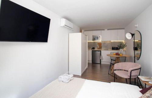 Sunshine Studios Portside Gothic - Photo 13