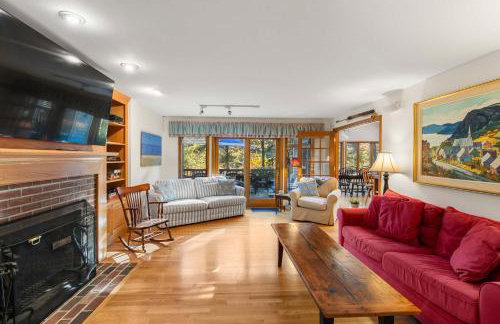 Spacious Home with Direct Pond Access! - Foto 8