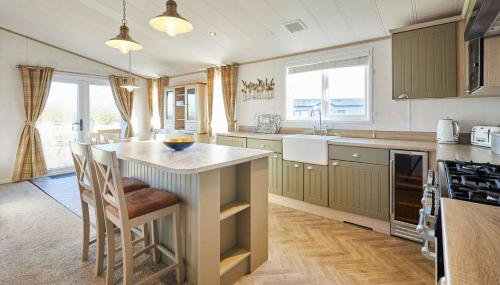 Hedgerow Lodge with Hot Tub - Foto 2
