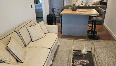 Rutland Point apartment Perfect for contractors plenty of parking - Foto 5