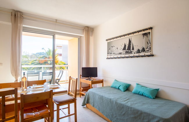 1 bedroom Apartment in Bormes-les-Mimosas with swimming pool and garden - Photo 7