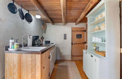 Rustic Baileys Retreat Cabin Near Wineries! - Foto 9