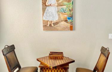 Artsy Home close to USAFA with Fireplace and Patio - Foto 17