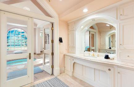 The Pond Estate by Avantstay Maximalist Designer Compound w/ 2 Casitas, Indoor + Outdoor Pools, Tennis Court, & Gorgeous Mountain Views 12k Sqft - Foto 73