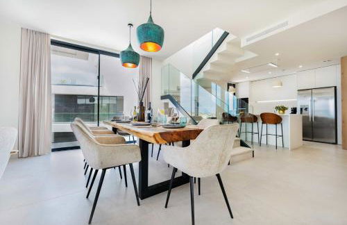 Casa Sol Luxury Rooftop Penthouse Gym Spa Pools - Photo 31