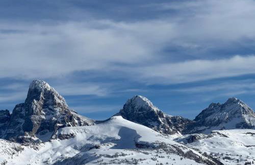 Alpine Escape Luxury Retreat, Hot Tub, Walkable, Mountain Views, 3 King Beds - Foto 53