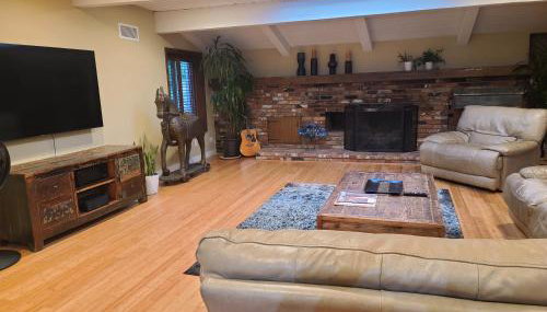 Westside Retreat w Yard, Grill, Hot Tub, Near Sofi Stadium, LAX, and the Beach - Foto 3