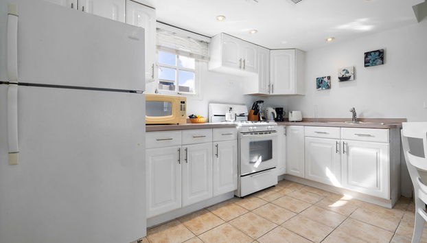 1BR Condo Wacamaya Condos Great Pool Location - Foto 4, Habitación