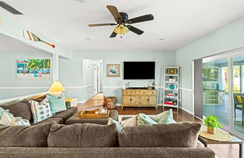 Heated PoolFire PitOutdoor KitchenCorn Hole - Foto 20