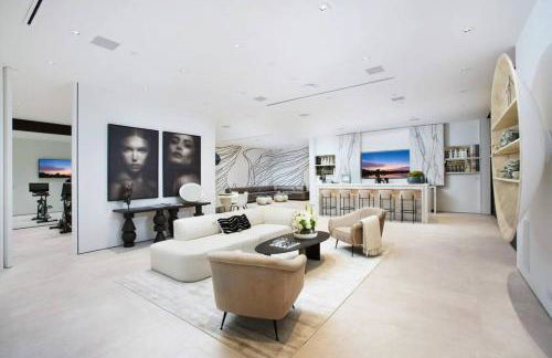 Ultra-Luxurious BH Estate with Pool, Theatre, Views - Foto 51