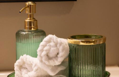 Luxury Federal Hill Home with Rooftop & 4 Parking Spots - Foto 19