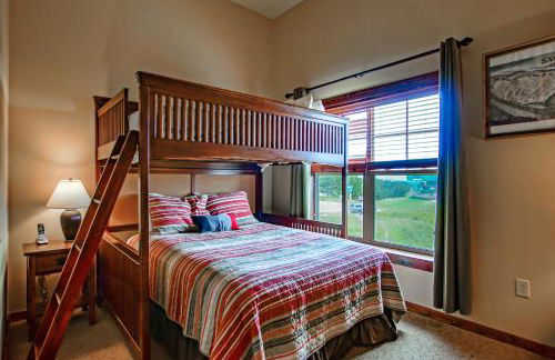 3 bedroom, 2 Full Baths, Slope Side Outdoor Hot Tubs on Site Ski Lift overlook - Foto 17