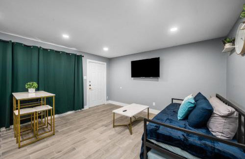 Chic & Cozy Montrose Apt with Pool & Parking - Foto 8