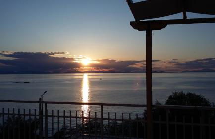 Waterfront Penthouse - Photo 4