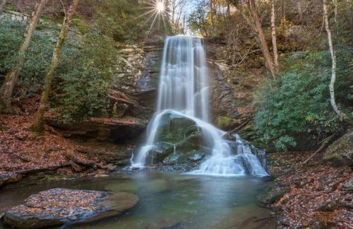 Fireside Retreat Hot Tub, Game Area, Fire Pit & Mountaintop Views! - Foto 47