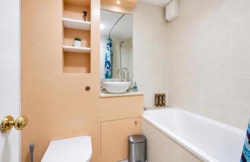 Camden 2BR Flat with Spacious Garden for 5 - Foto 11