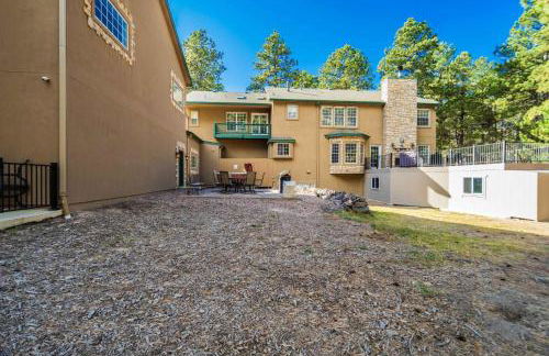 Luxury Retreat with Hot Tub Fire Pit & Forest Views - Foto 54