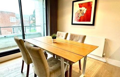 Beautiful New 2 Bedroom Apartment - Next to the Beach - Great Location - FREE Parking - Fast WiFi - Smart TV - sleeps up to 4! Close to Purbeck, Corfe Castle, Sandbanks, Poole & Bournemouth - Foto 17