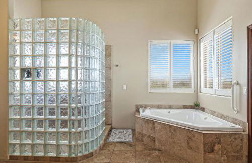 Luxury Estate, Sleeps 24, Sonoran by HomeStakes Stays - Foto 26