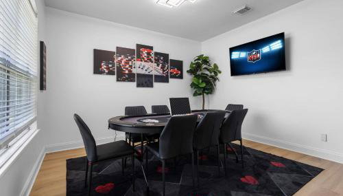 Heated Pool & Spa Mini Golf Bowling Game Room perfect for family - Foto 5