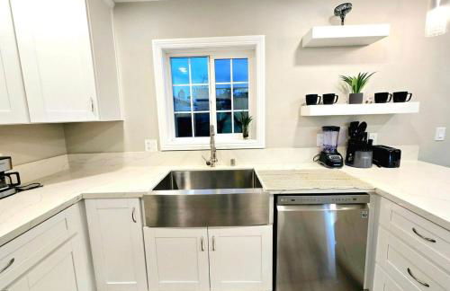 Escondido Front Unit 3-BR by SD STAY - Foto 34